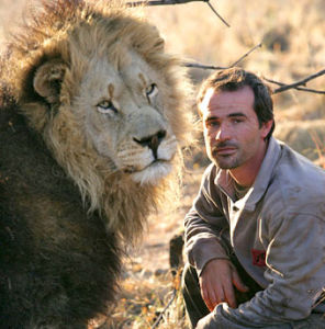 动物学家与狮子